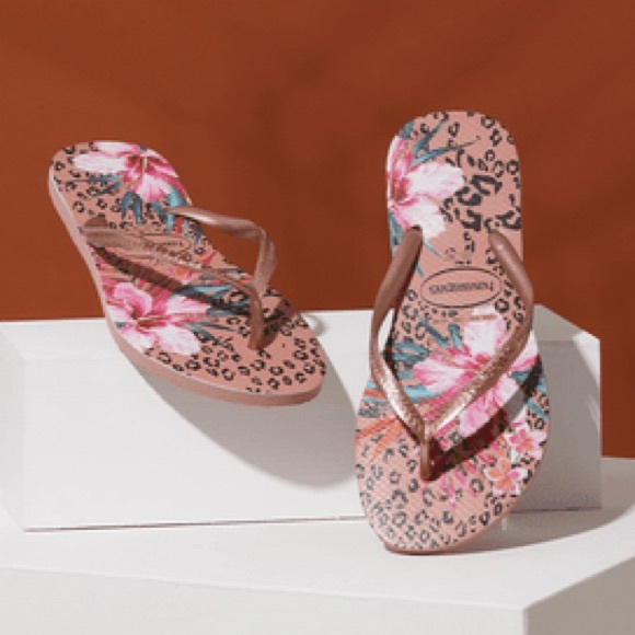 Havaianas Youth Animal Print Flip Flops in Crocus Rose - Picture 4 of 5